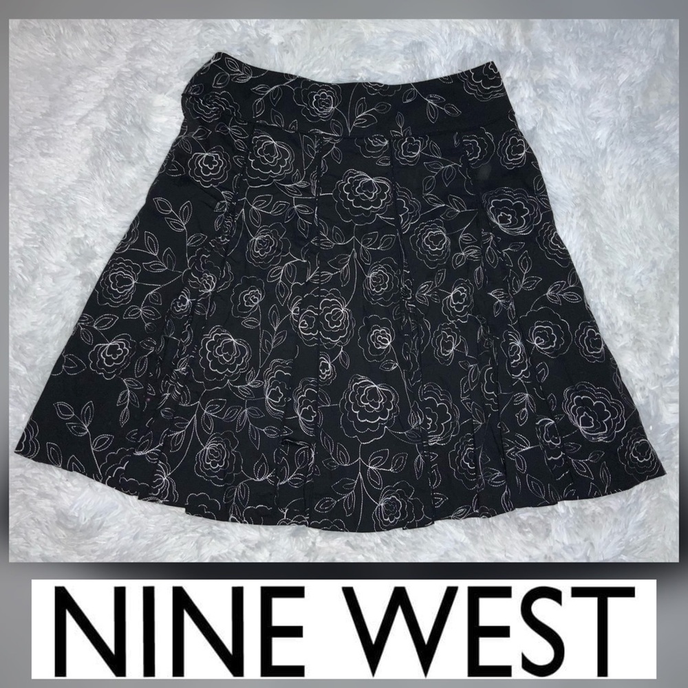 Nine west pleated skirt black women waist 28”